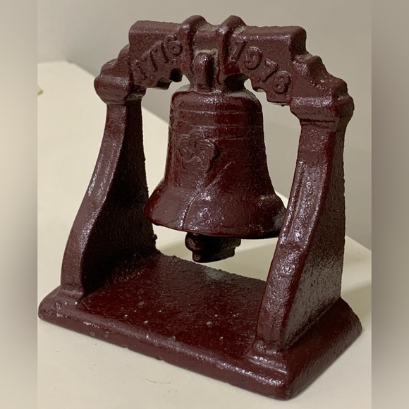 1776 1976 Vintage Solid Cast Iron Figural Liberty Bell Commemorative Doorstop - Picture 10 of 16